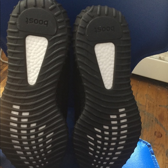 Yeezy boost v2 bred Authentic - Picture 3 of 5